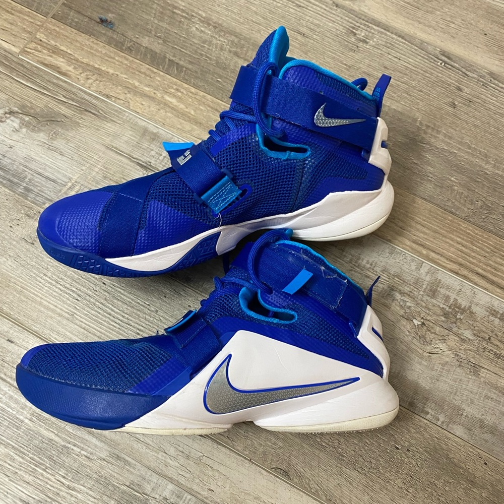 Nike lebron shoes size 9